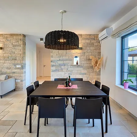 Paronich Willa Barban