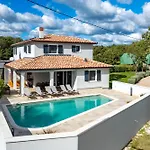 Paronich Villa Barban