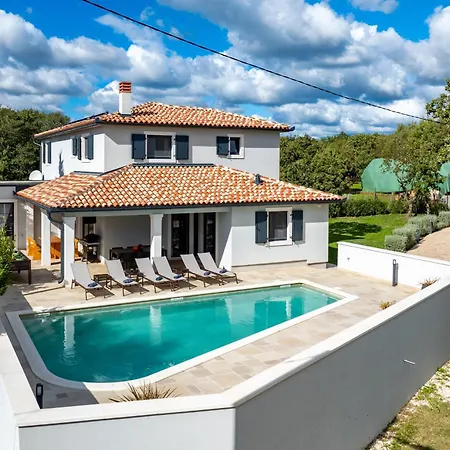 Paronich Villa Barban